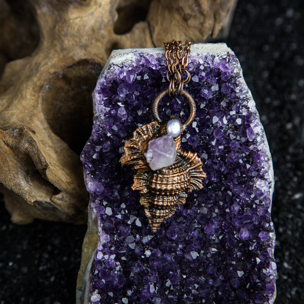 Small Maple Leaf Shell with Amethyst Point